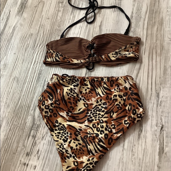 Volcom high cut reversible effect bikini Animal print / stripes ( 6 ) Ve… - Picture 5 of 11